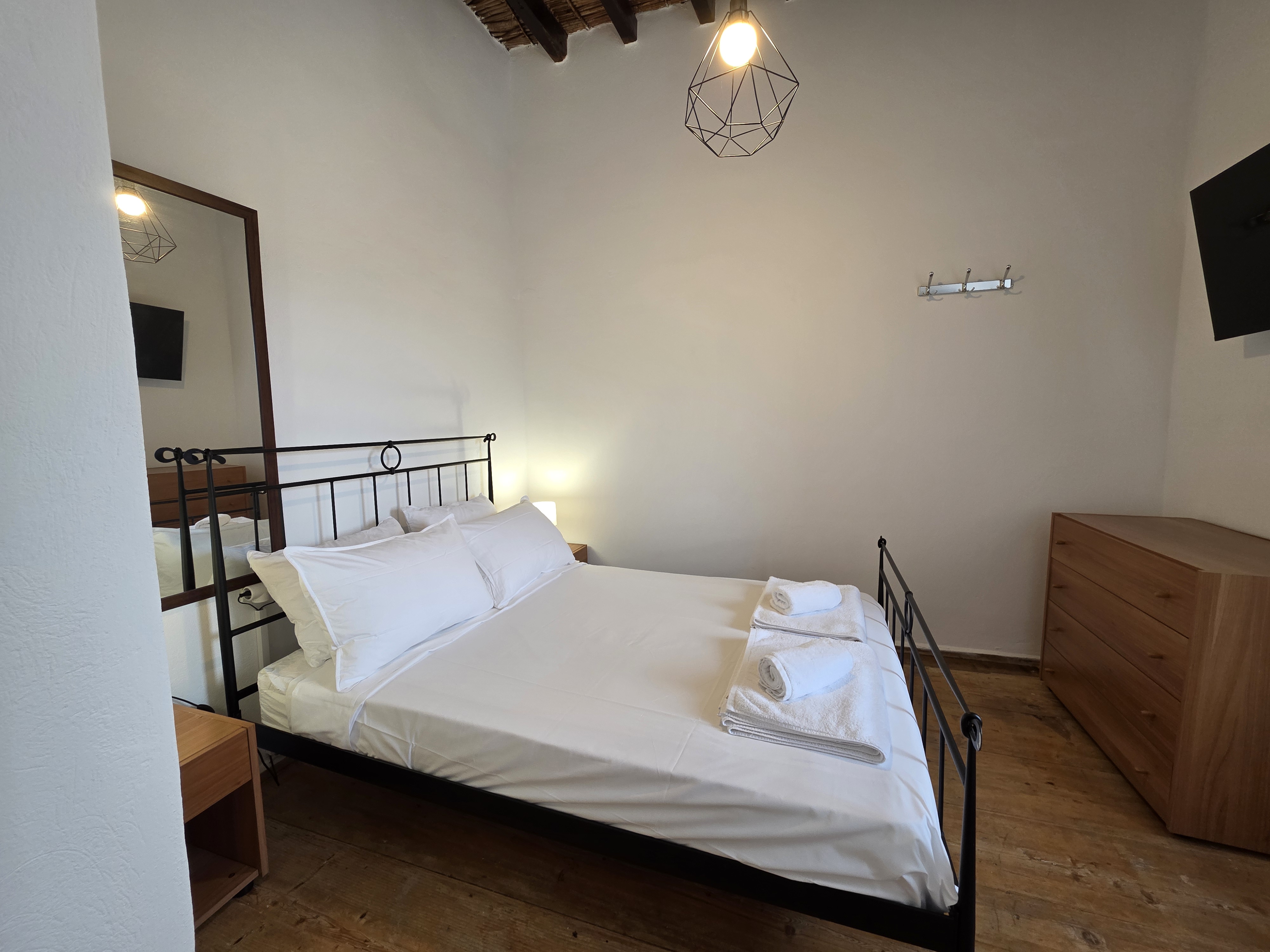 Spitaki Milos - Υπνοδωμάτιο 4