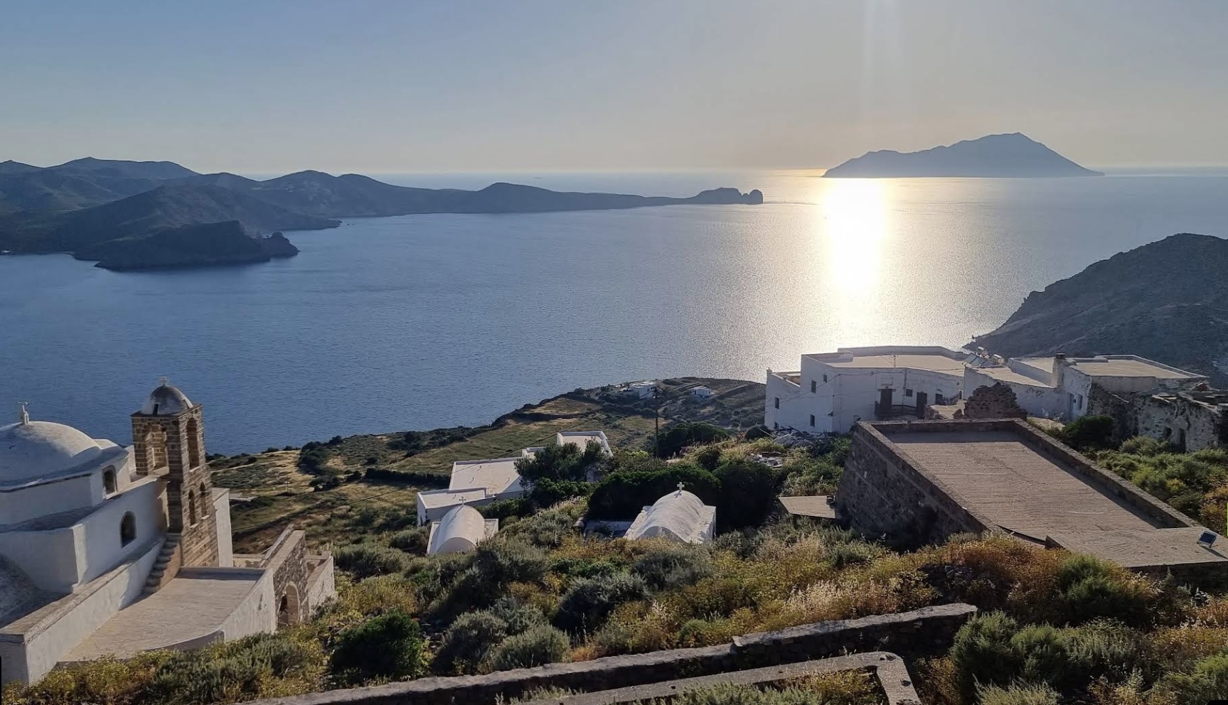 Ηλιοβασίλεμα στην Πλάκα Μήλου