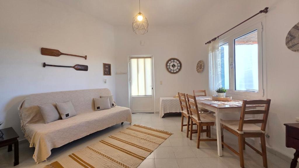 Spitaki Milos - Σαλόνι 1