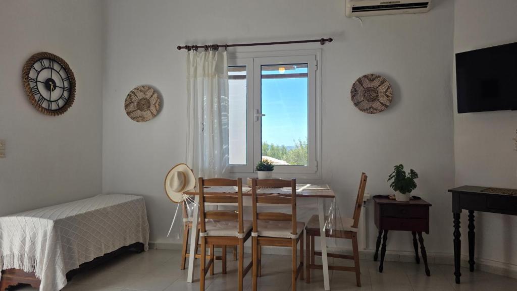 Spitaki Milos - Σαλόνι 3